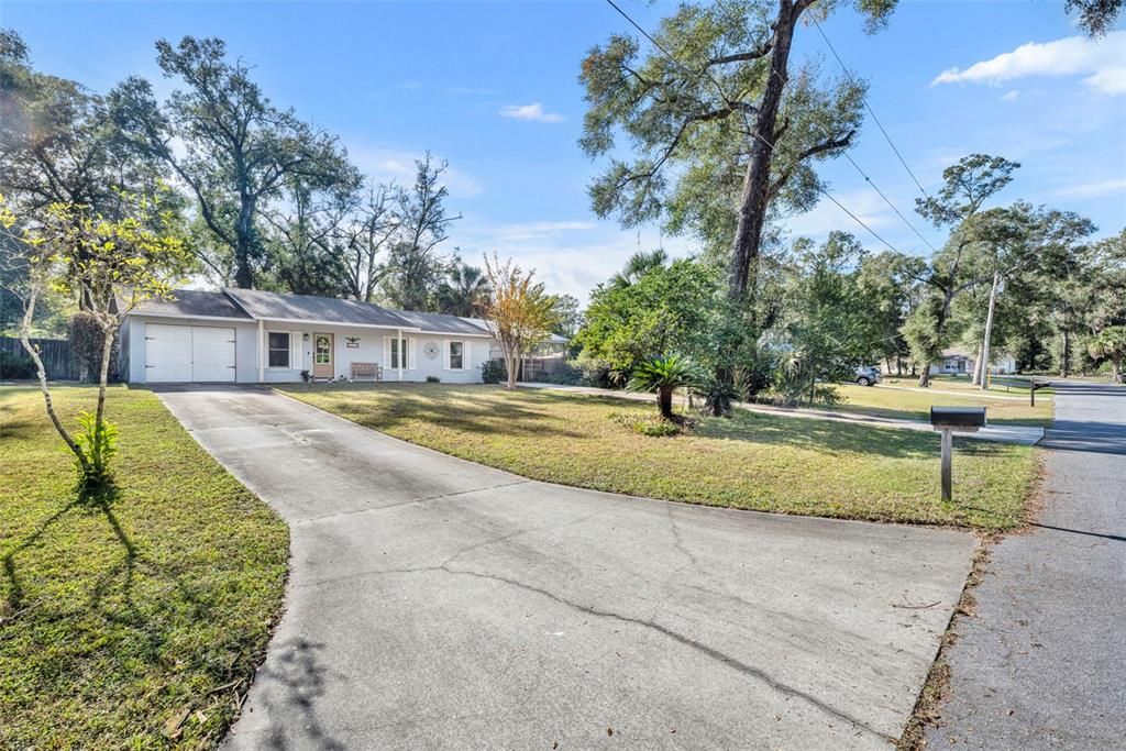 For Sale: $324,900 (3 beds, 2 baths, 1378 Square Feet)