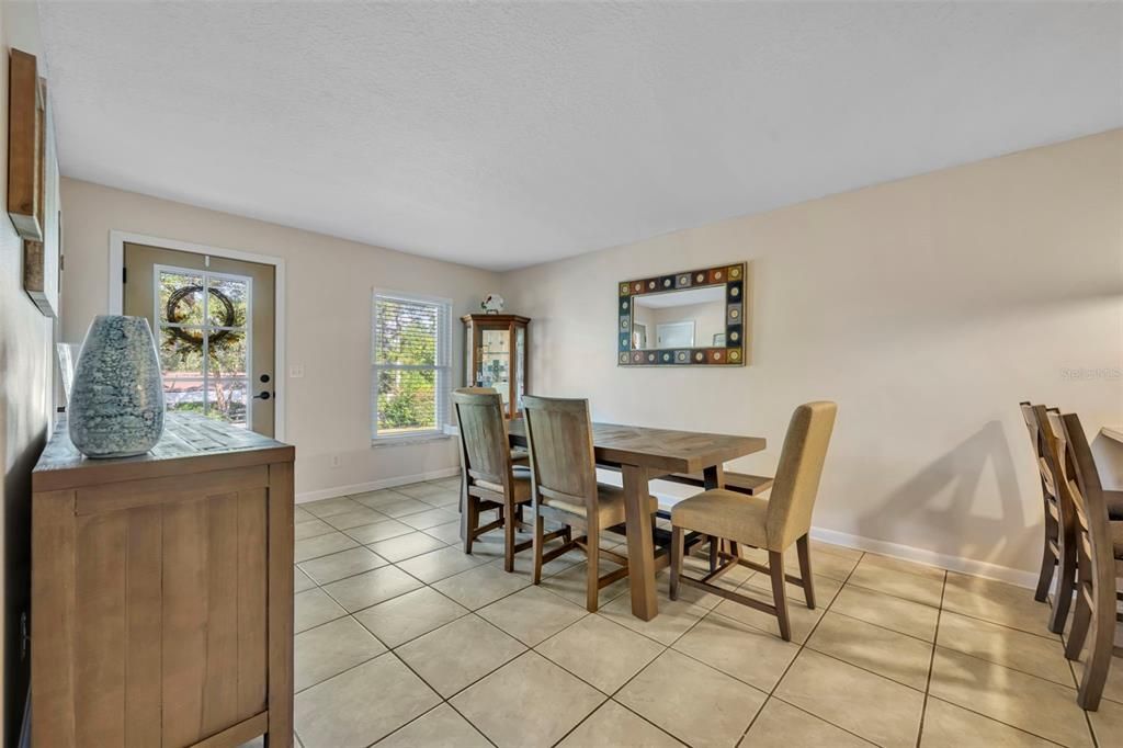 For Sale: $324,900 (3 beds, 2 baths, 1378 Square Feet)
