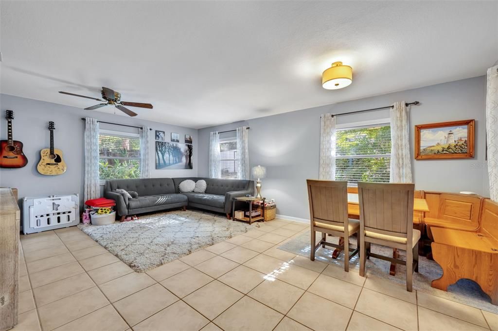 For Sale: $324,900 (3 beds, 2 baths, 1378 Square Feet)