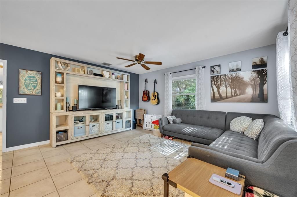 For Sale: $324,900 (3 beds, 2 baths, 1378 Square Feet)