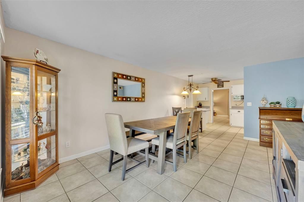 For Sale: $324,900 (3 beds, 2 baths, 1378 Square Feet)