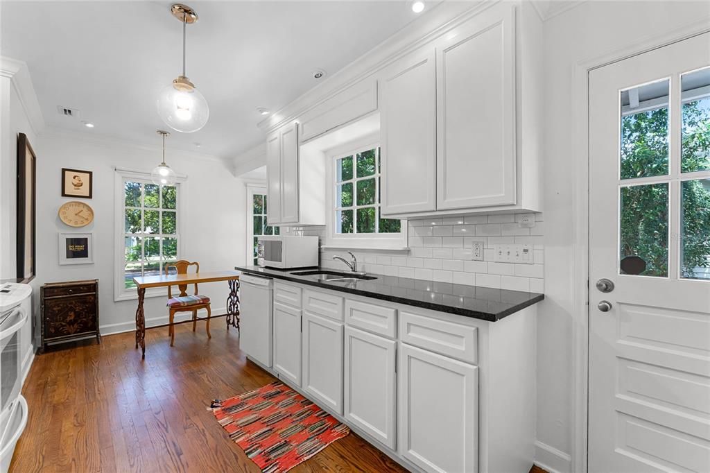 В аренду: $3,600 (2 спален, 2 ванн, 1393 Квадратных фут)