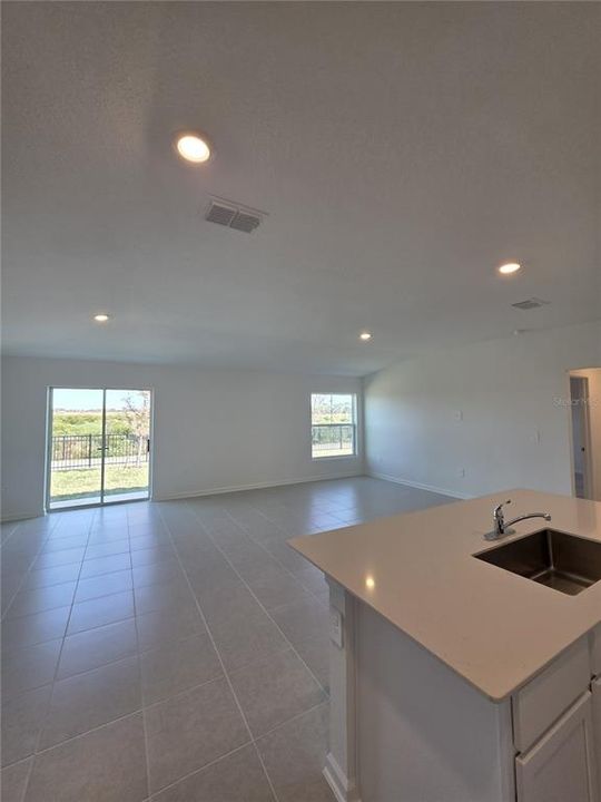 В аренду: $2,400 (4 спален, 3 ванн, 2174 Квадратных фут)