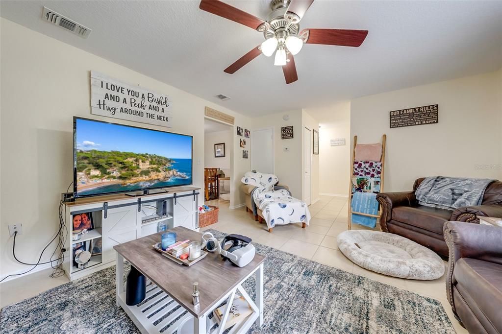 For Sale: $325,000 (2 beds, 2 baths, 1374 Square Feet)