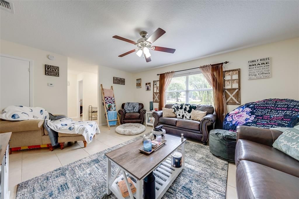 For Sale: $325,000 (2 beds, 2 baths, 1374 Square Feet)