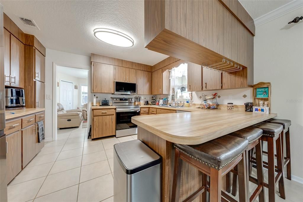 For Sale: $325,000 (2 beds, 2 baths, 1374 Square Feet)