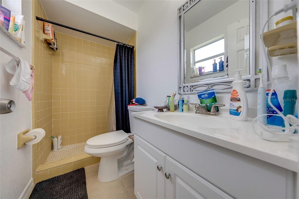 For Sale: $325,000 (2 beds, 2 baths, 1374 Square Feet)