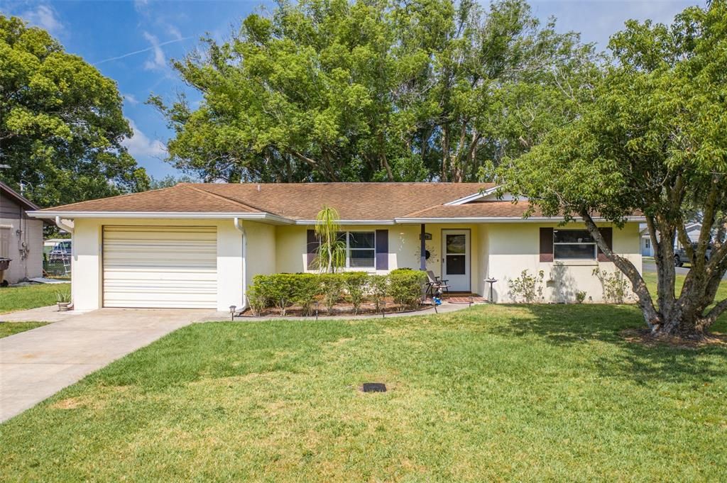 For Sale: $325,000 (2 beds, 2 baths, 1374 Square Feet)