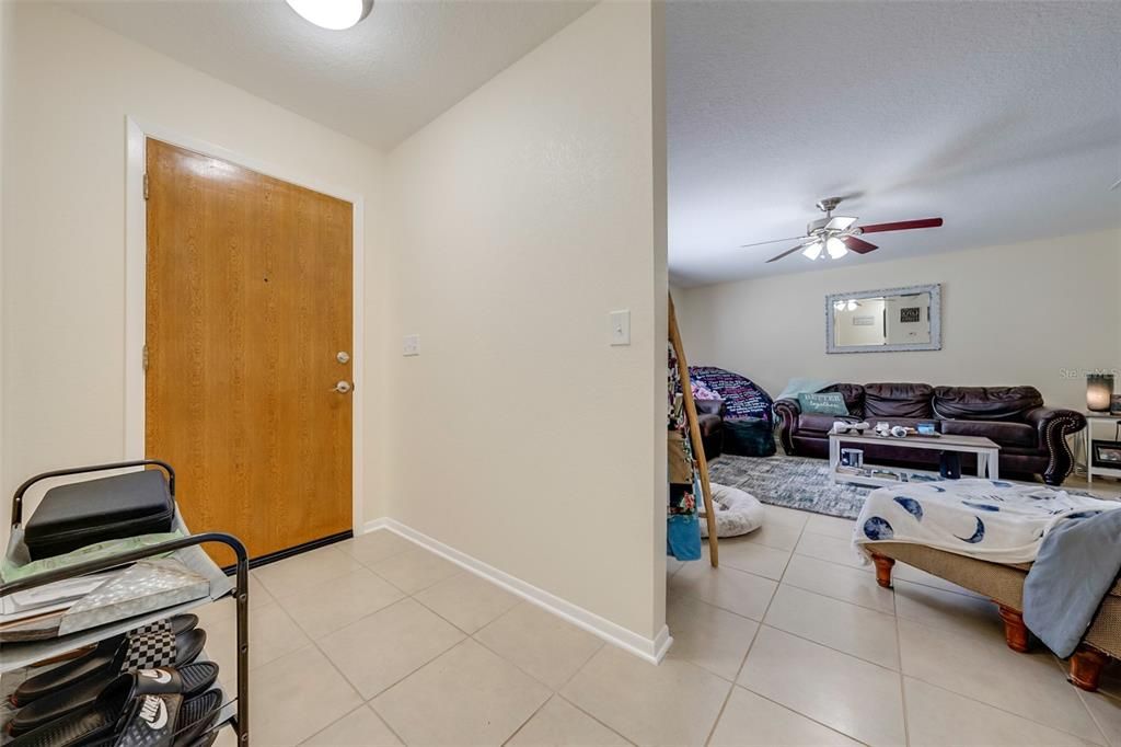 For Sale: $325,000 (2 beds, 2 baths, 1374 Square Feet)