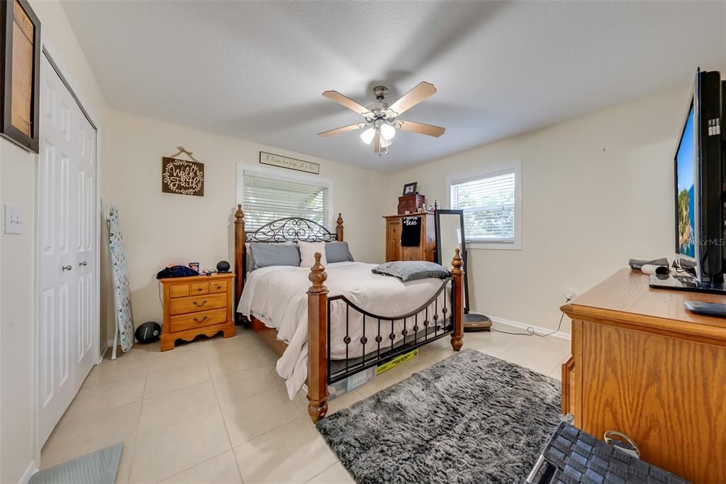 For Sale: $325,000 (2 beds, 2 baths, 1374 Square Feet)