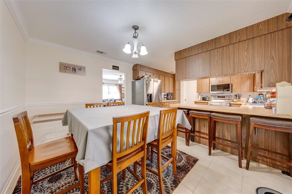 For Sale: $325,000 (2 beds, 2 baths, 1374 Square Feet)