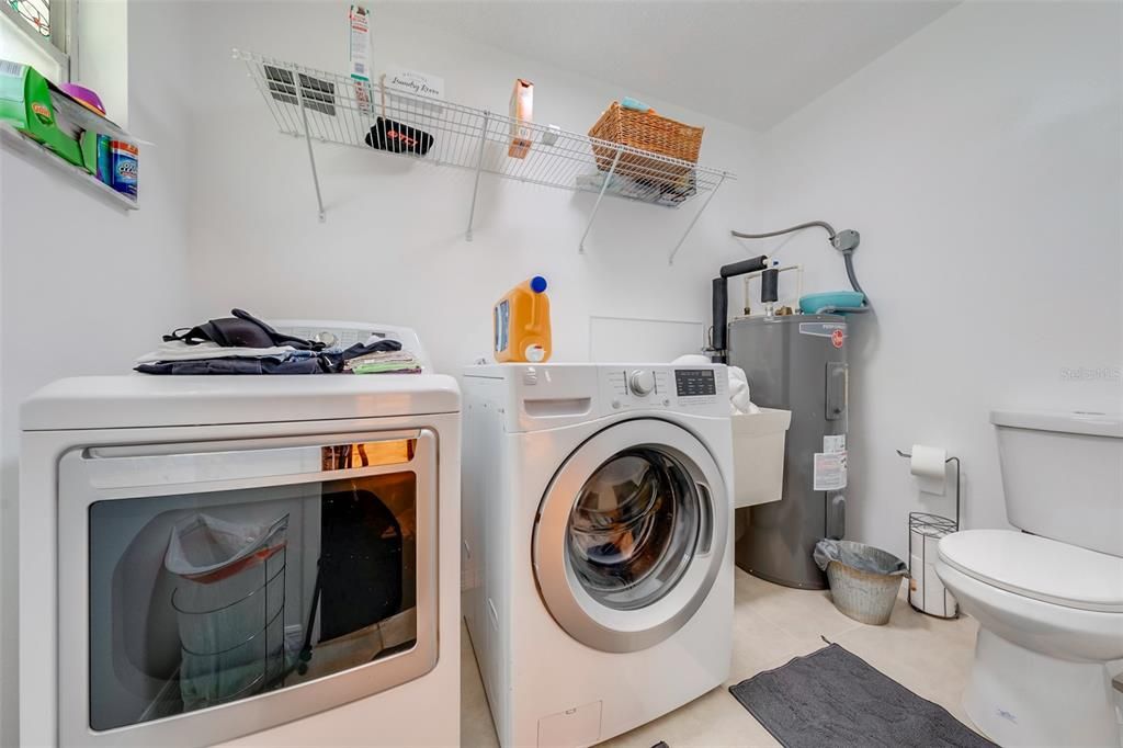 For Sale: $325,000 (2 beds, 2 baths, 1374 Square Feet)