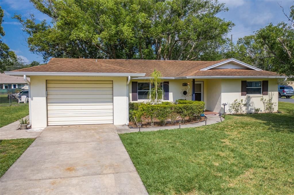 For Sale: $325,000 (2 beds, 2 baths, 1374 Square Feet)