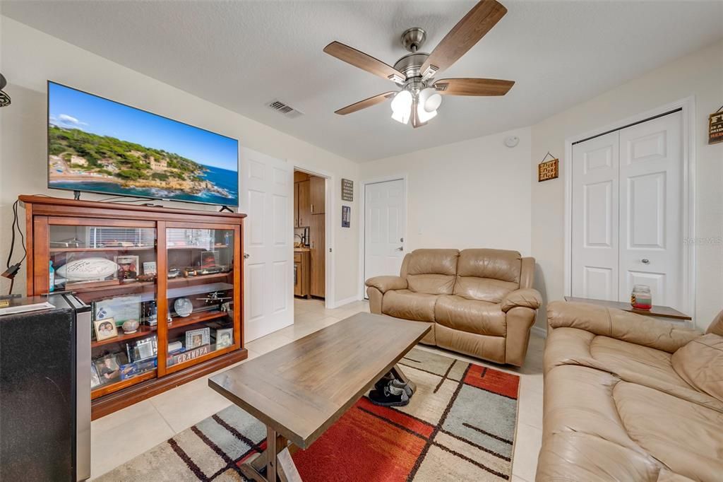 For Sale: $325,000 (2 beds, 2 baths, 1374 Square Feet)