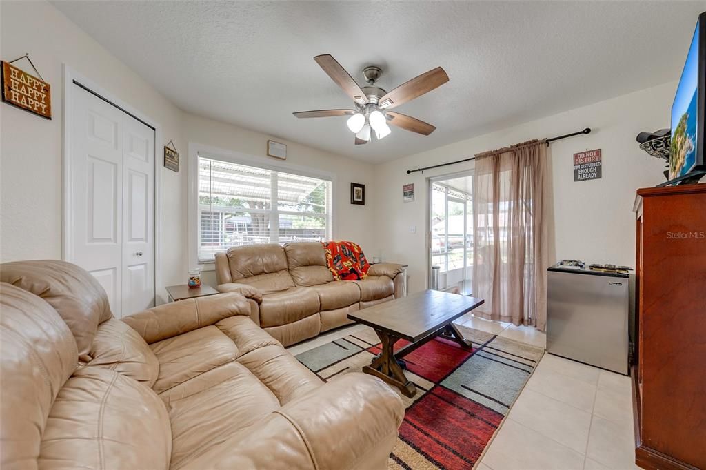 For Sale: $325,000 (2 beds, 2 baths, 1374 Square Feet)