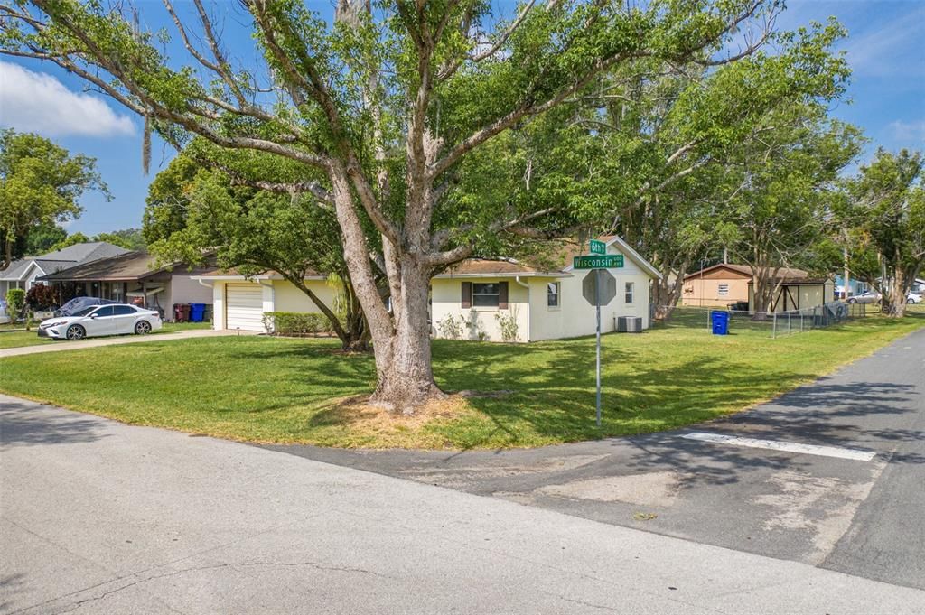 For Sale: $325,000 (2 beds, 2 baths, 1374 Square Feet)