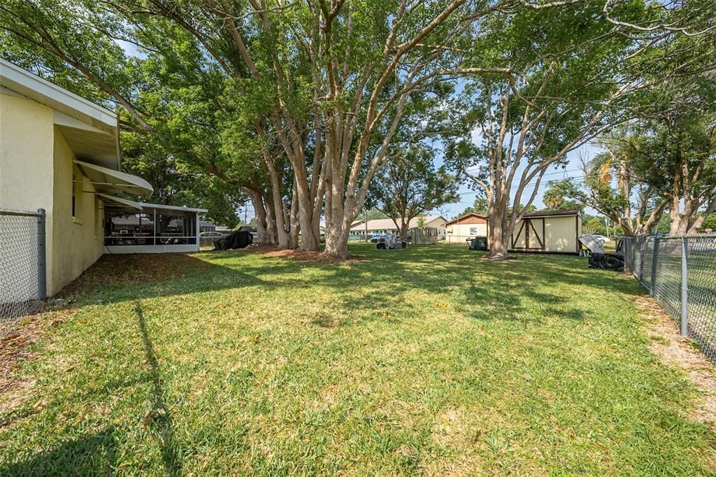 For Sale: $325,000 (2 beds, 2 baths, 1374 Square Feet)