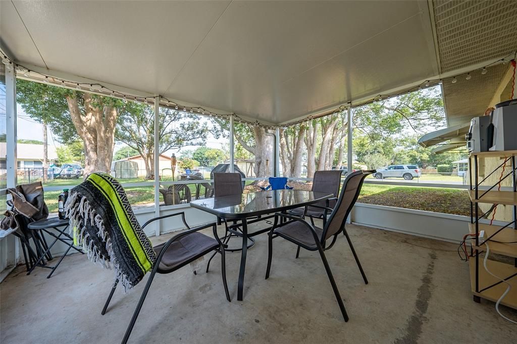 For Sale: $325,000 (2 beds, 2 baths, 1374 Square Feet)