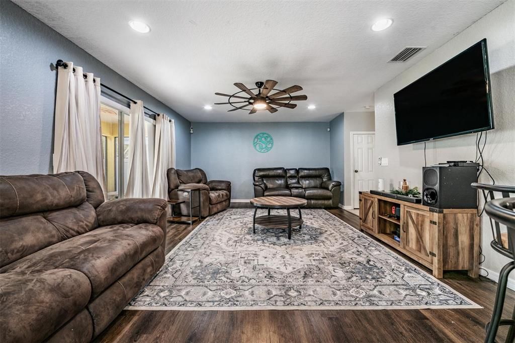 En Venta: $350,000 (4 camas, 3 baños, 1746 Pies cuadrados)