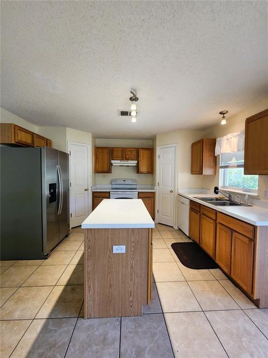 For Rent: $1,849 (4 beds, 2 baths, 2250 Square Feet)