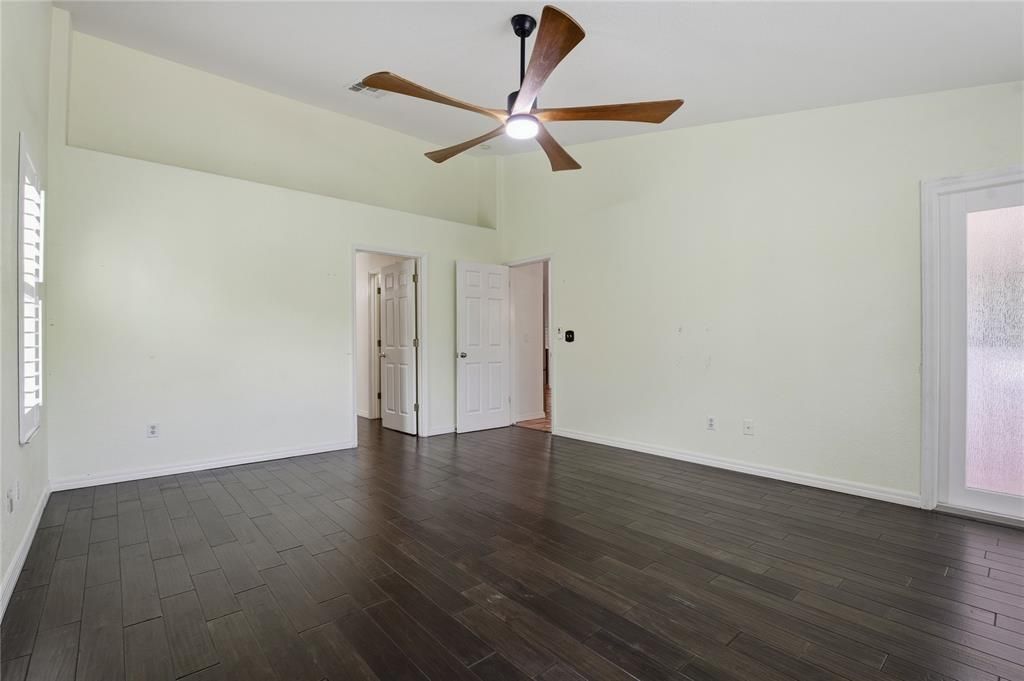 For Sale: $750,000 (3 beds, 2 baths, 1747 Square Feet)