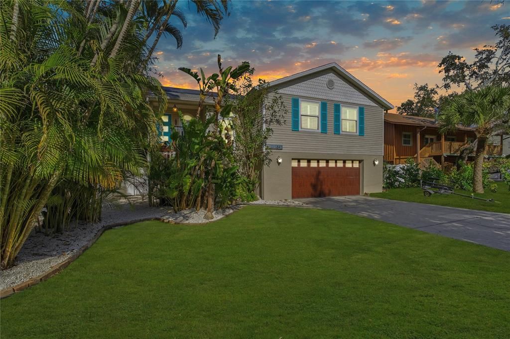 For Sale: $750,000 (3 beds, 2 baths, 1747 Square Feet)