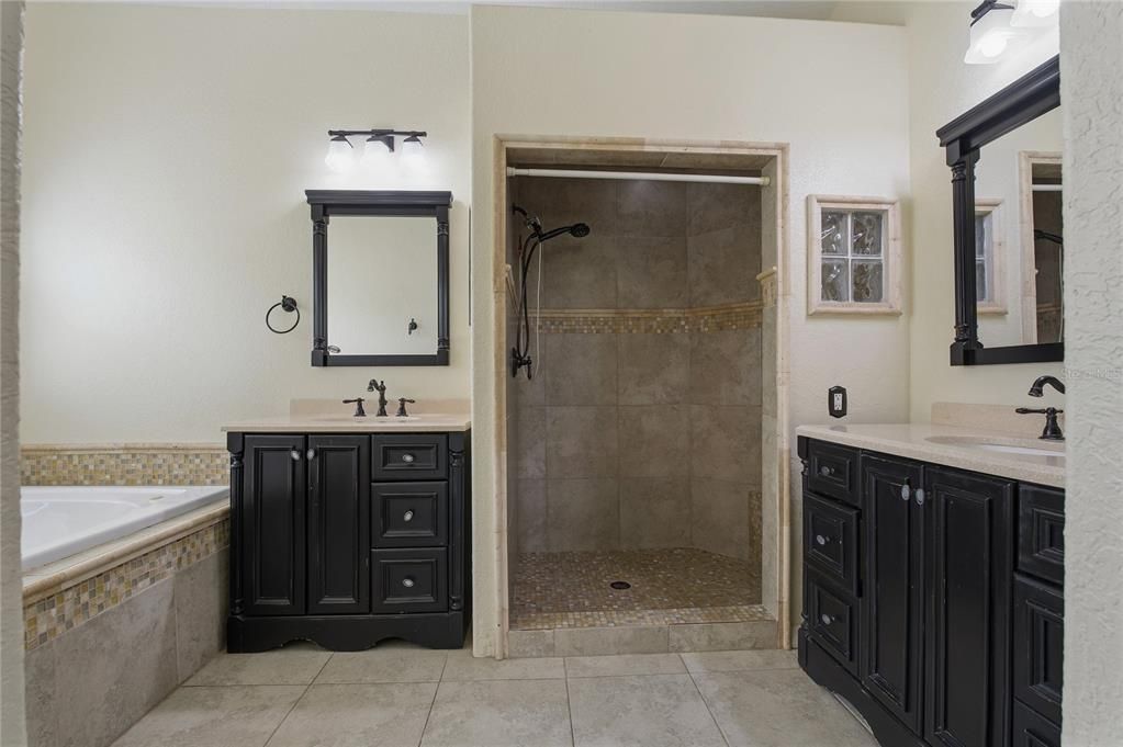 For Sale: $750,000 (3 beds, 2 baths, 1747 Square Feet)