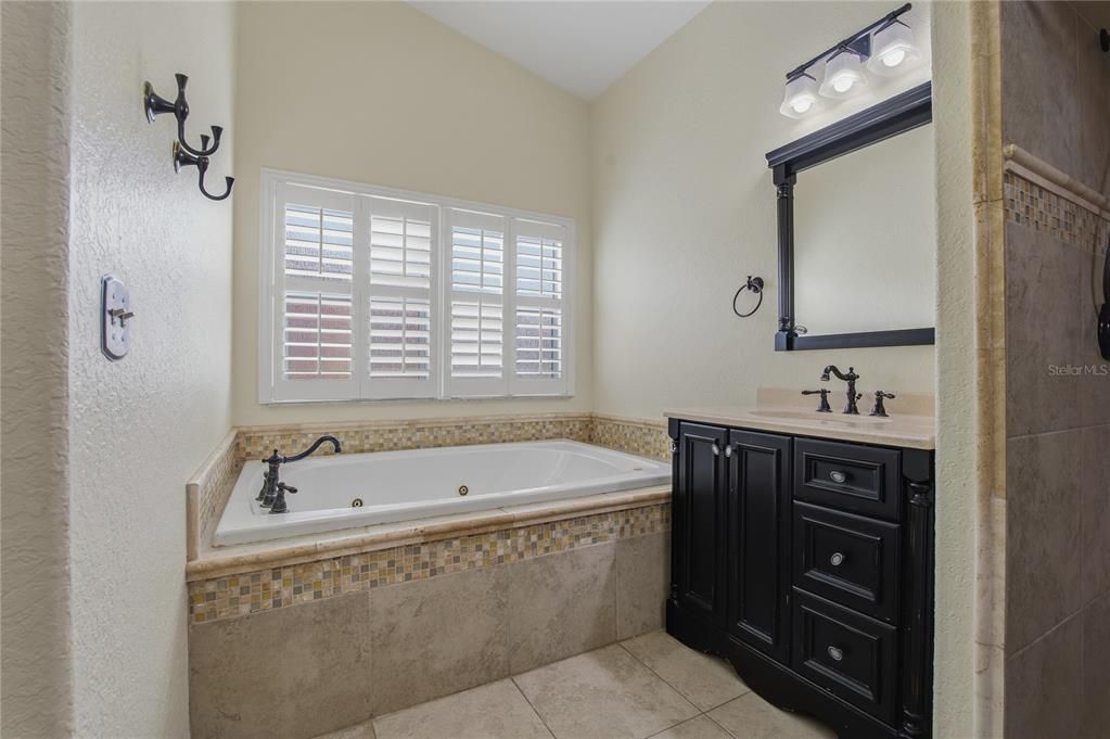 For Sale: $750,000 (3 beds, 2 baths, 1747 Square Feet)