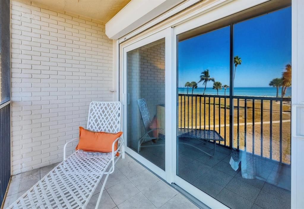 待售: $925,000 (2 贝兹, 2 浴室, 1393 平方英尺)