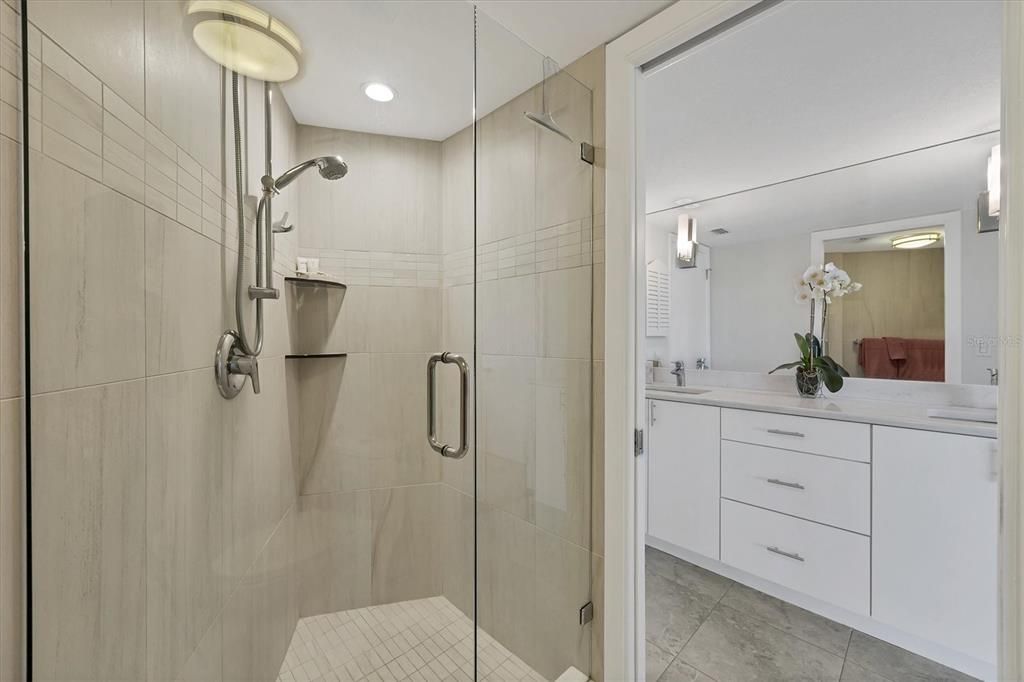 待售: $925,000 (2 贝兹, 2 浴室, 1393 平方英尺)