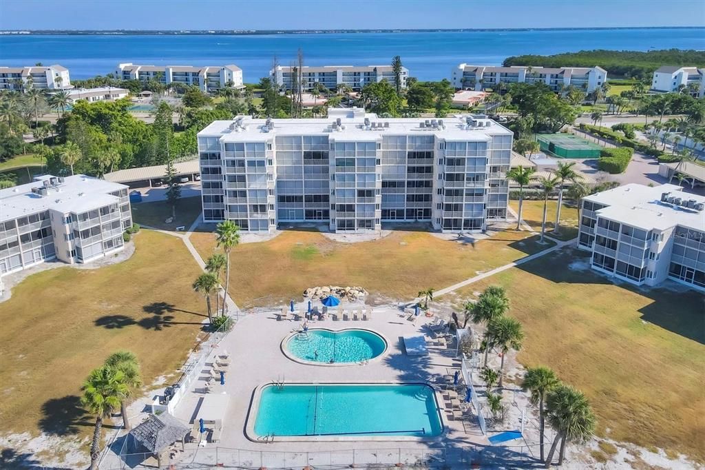 待售: $925,000 (2 贝兹, 2 浴室, 1393 平方英尺)