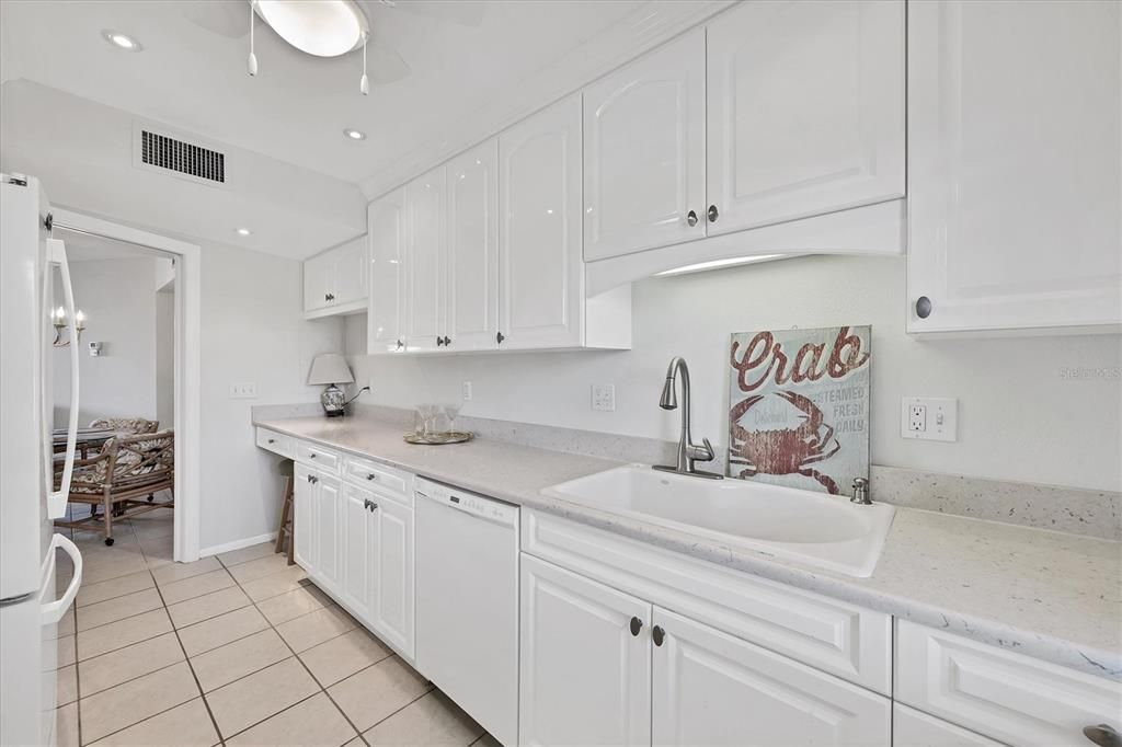 待售: $925,000 (2 贝兹, 2 浴室, 1393 平方英尺)