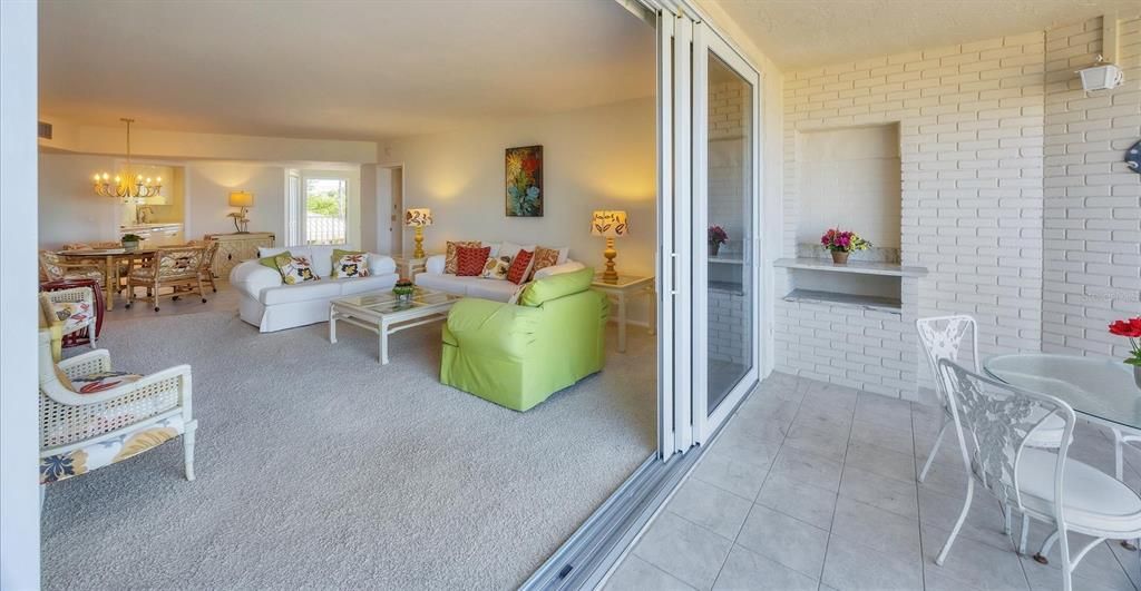 待售: $925,000 (2 贝兹, 2 浴室, 1393 平方英尺)