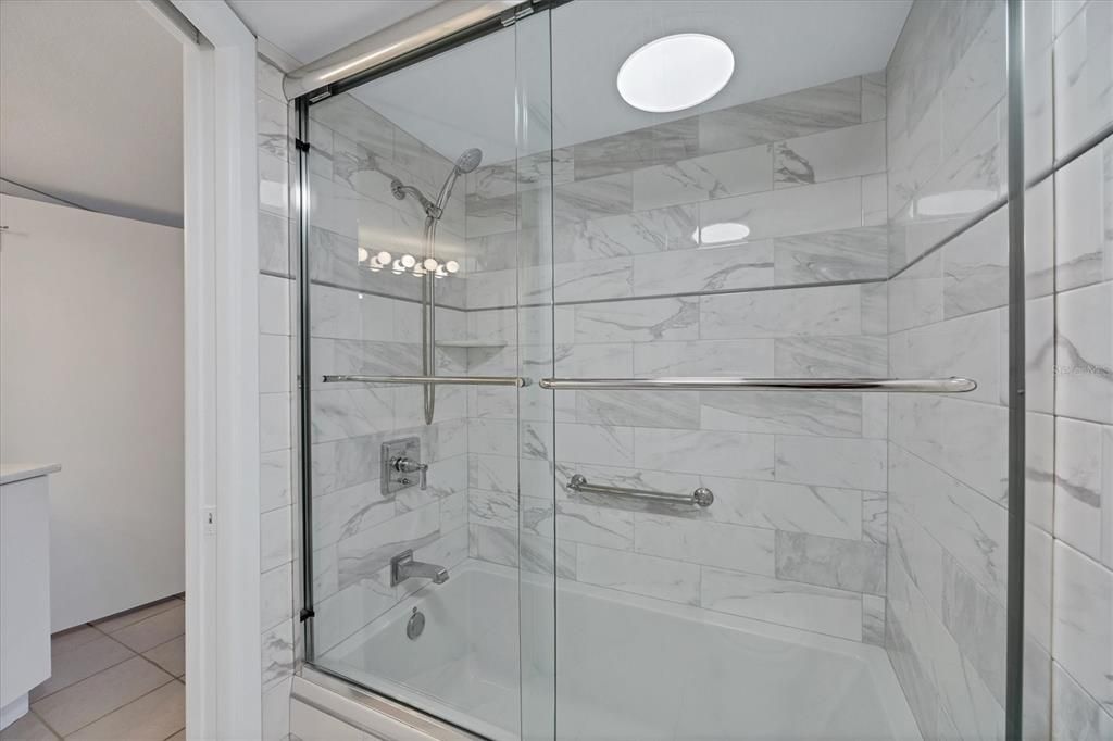 待售: $925,000 (2 贝兹, 2 浴室, 1393 平方英尺)