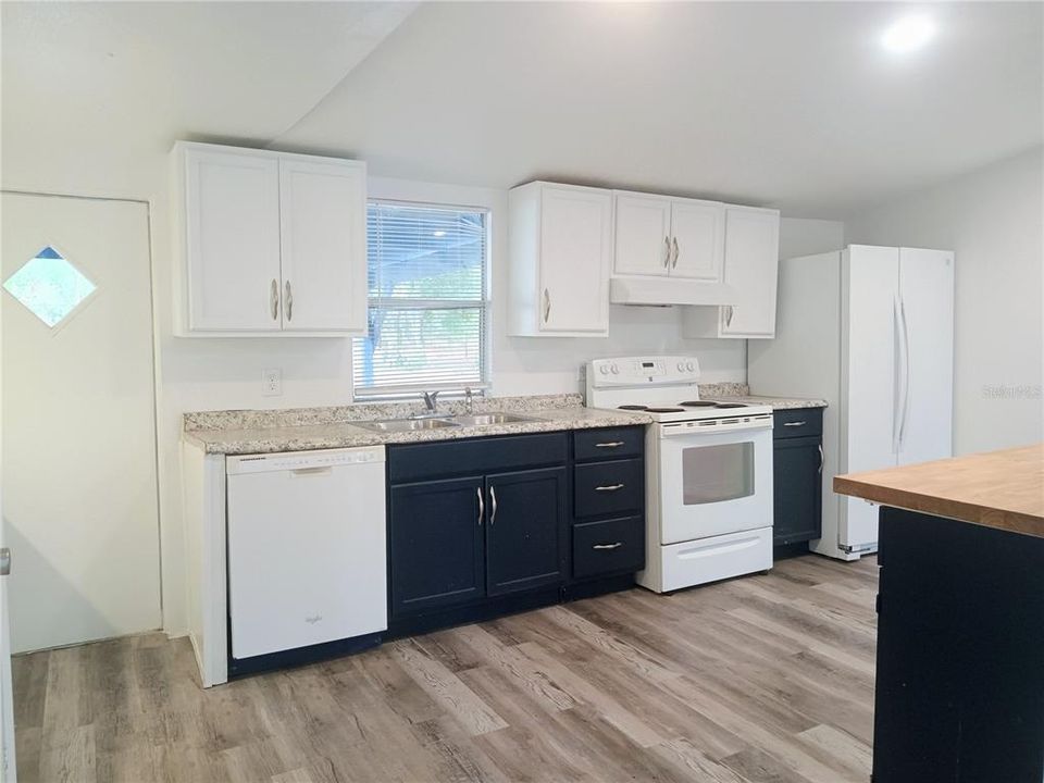 For Sale: $235,000 (3 beds, 2 baths, 960 Square Feet)