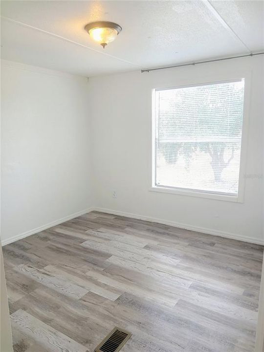 For Sale: $235,000 (3 beds, 2 baths, 960 Square Feet)