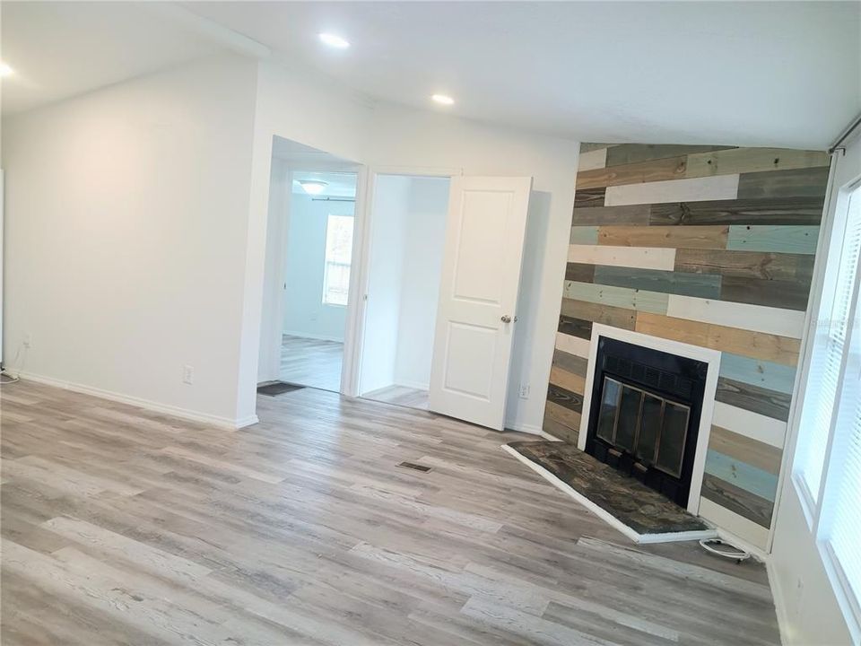 For Sale: $235,000 (3 beds, 2 baths, 960 Square Feet)