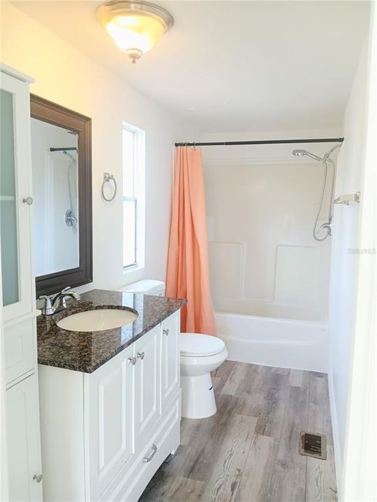 For Sale: $235,000 (3 beds, 2 baths, 960 Square Feet)