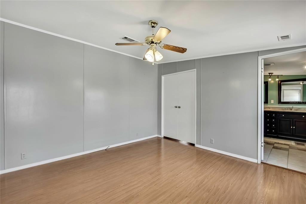 待售: $175,000 (4 贝兹, 2 浴室, 1620 平方英尺)