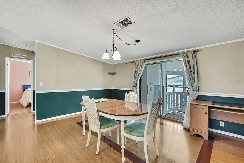 待售: $175,000 (4 贝兹, 2 浴室, 1620 平方英尺)