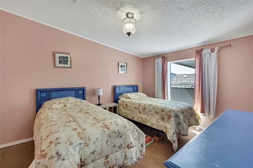 待售: $175,000 (4 贝兹, 2 浴室, 1620 平方英尺)