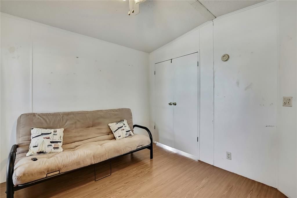 待售: $175,000 (4 贝兹, 2 浴室, 1620 平方英尺)