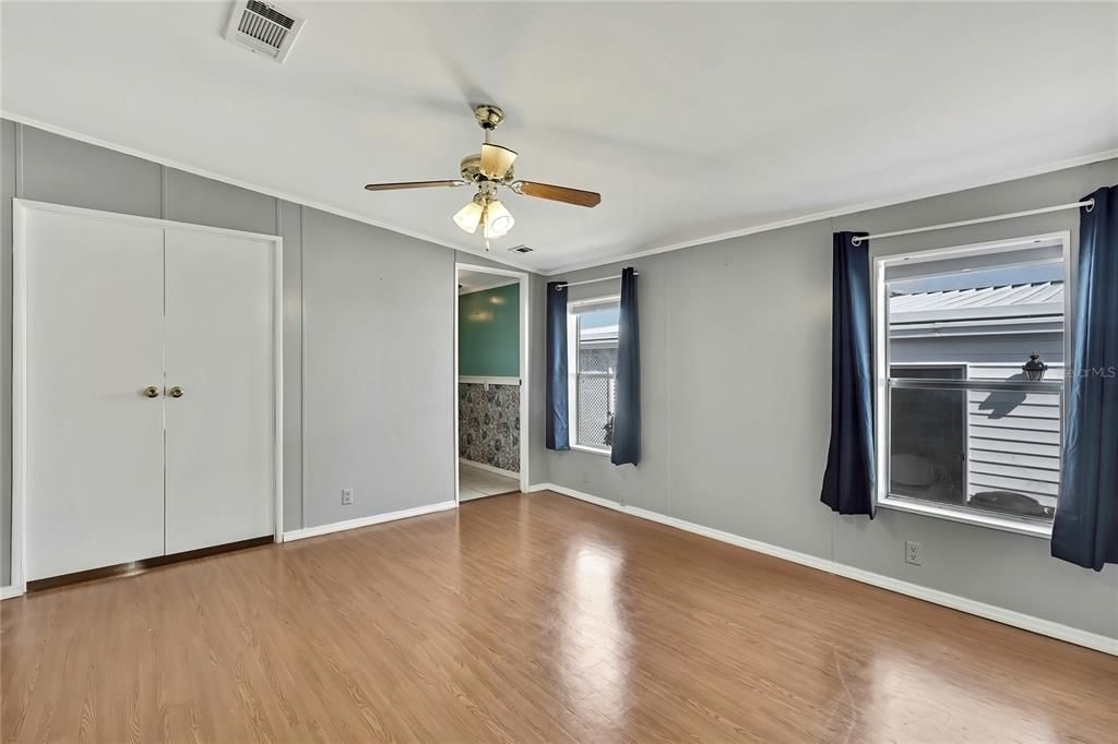 待售: $175,000 (4 贝兹, 2 浴室, 1620 平方英尺)