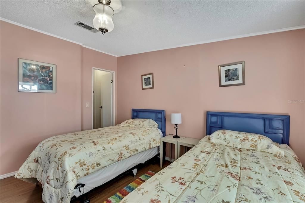 待售: $175,000 (4 贝兹, 2 浴室, 1620 平方英尺)