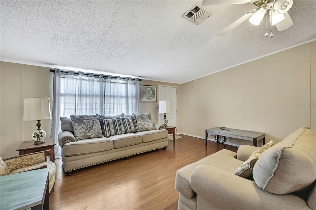 待售: $175,000 (4 贝兹, 2 浴室, 1620 平方英尺)