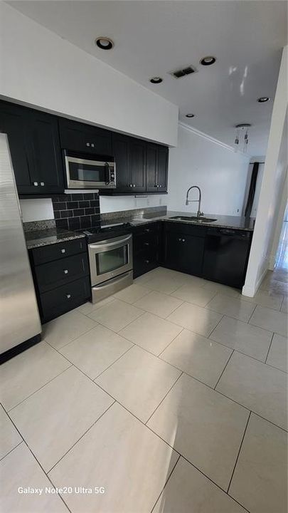 出租: $2,500 (2 贝兹, 2 浴室, 1641 平方英尺)