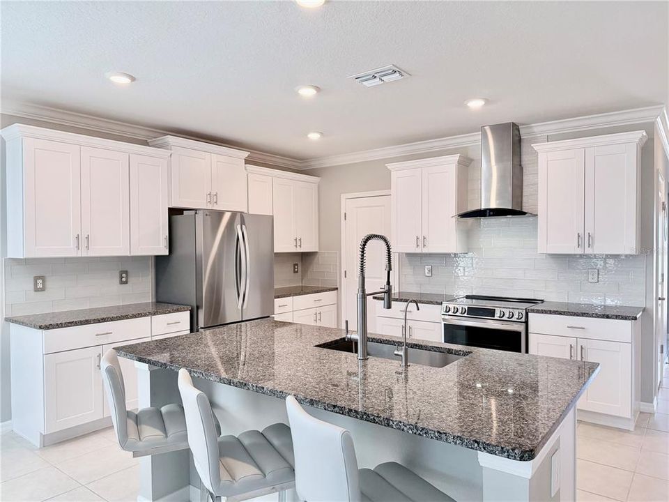 For Rent: $3,600 (5 beds, 2 baths, 2896 Square Feet)