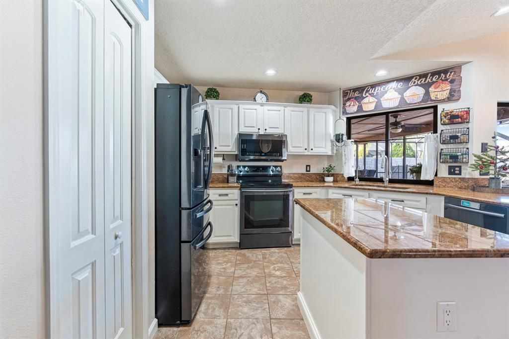 待售: $525,000 (4 贝兹, 3 浴室, 2272 平方英尺)