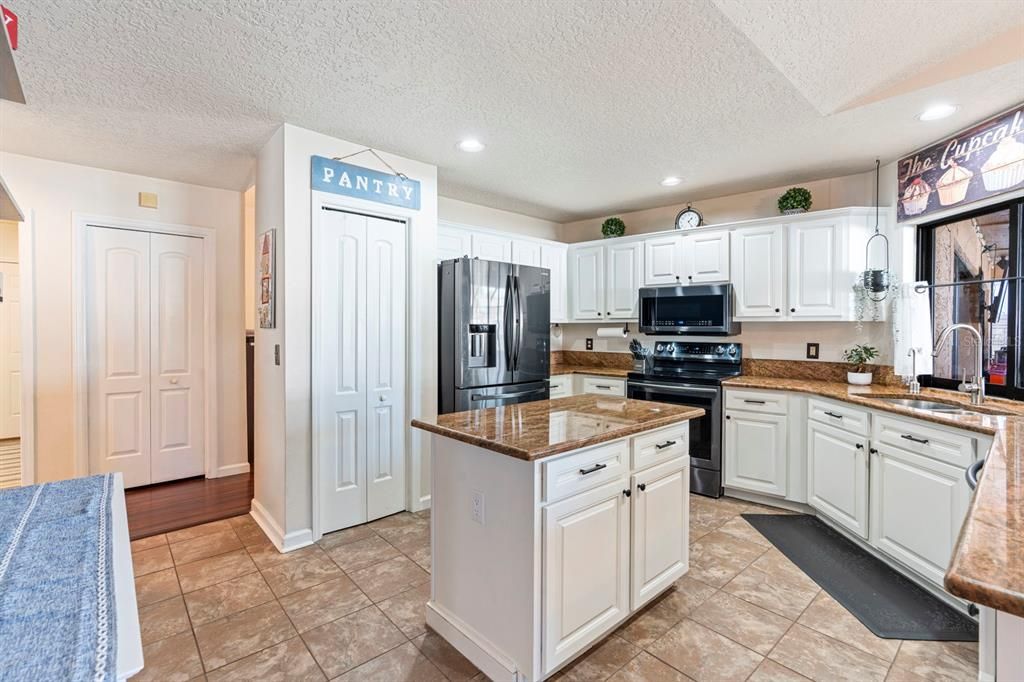 待售: $525,000 (4 贝兹, 3 浴室, 2272 平方英尺)