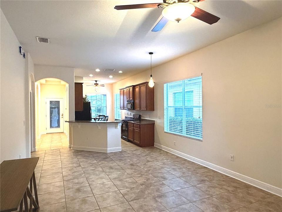 На продажу: $306,900 (2 спален, 2 ванн, 1455 Квадратных фут)